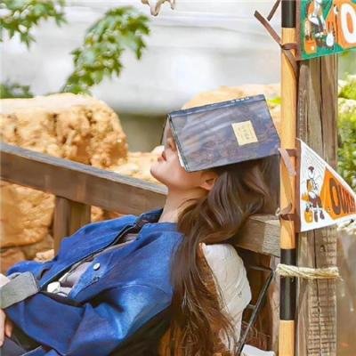 怪兽与女孩